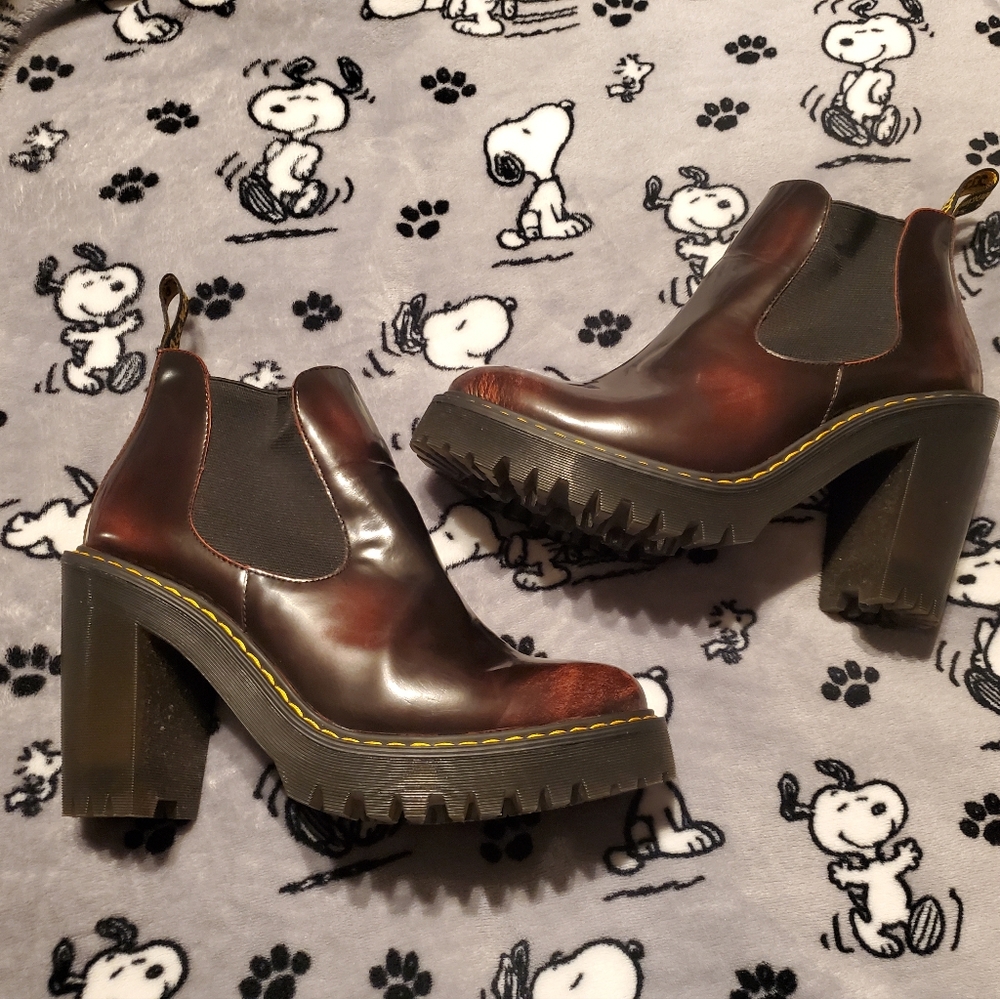 Dr. Martens Hurston boots cherry red  women's US 7